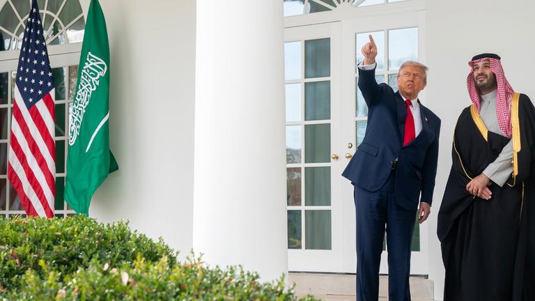 Der US-Präsident Donald Trump und der Kronprinz Saudi-Arabiens, Mohammed bin Salman, bei einem Besuch im Weißen Haus im November 2025. (Archiv)