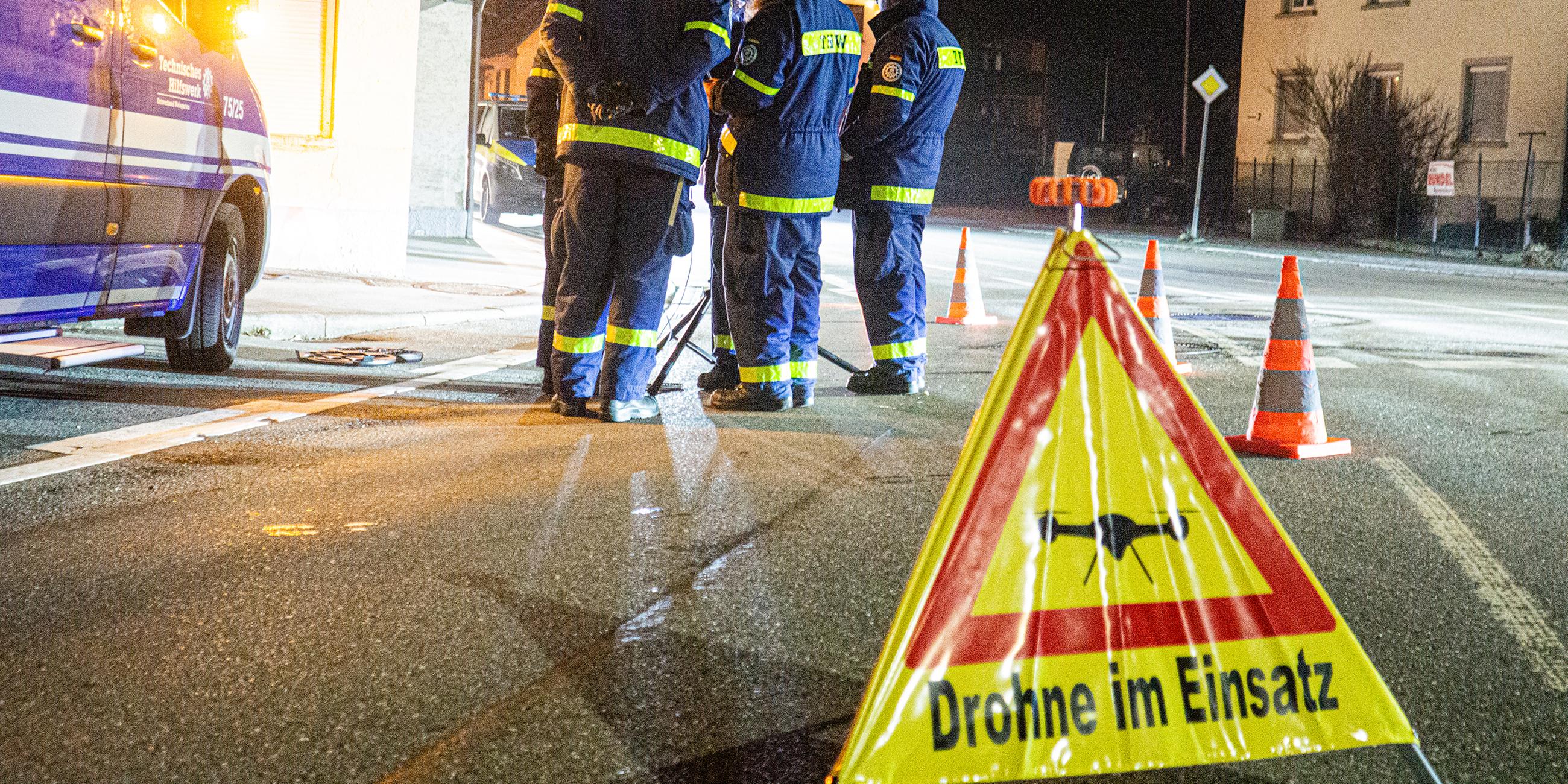 Einsatzkräfte suchen nach einem vermissten zweijährigen Mädchen
