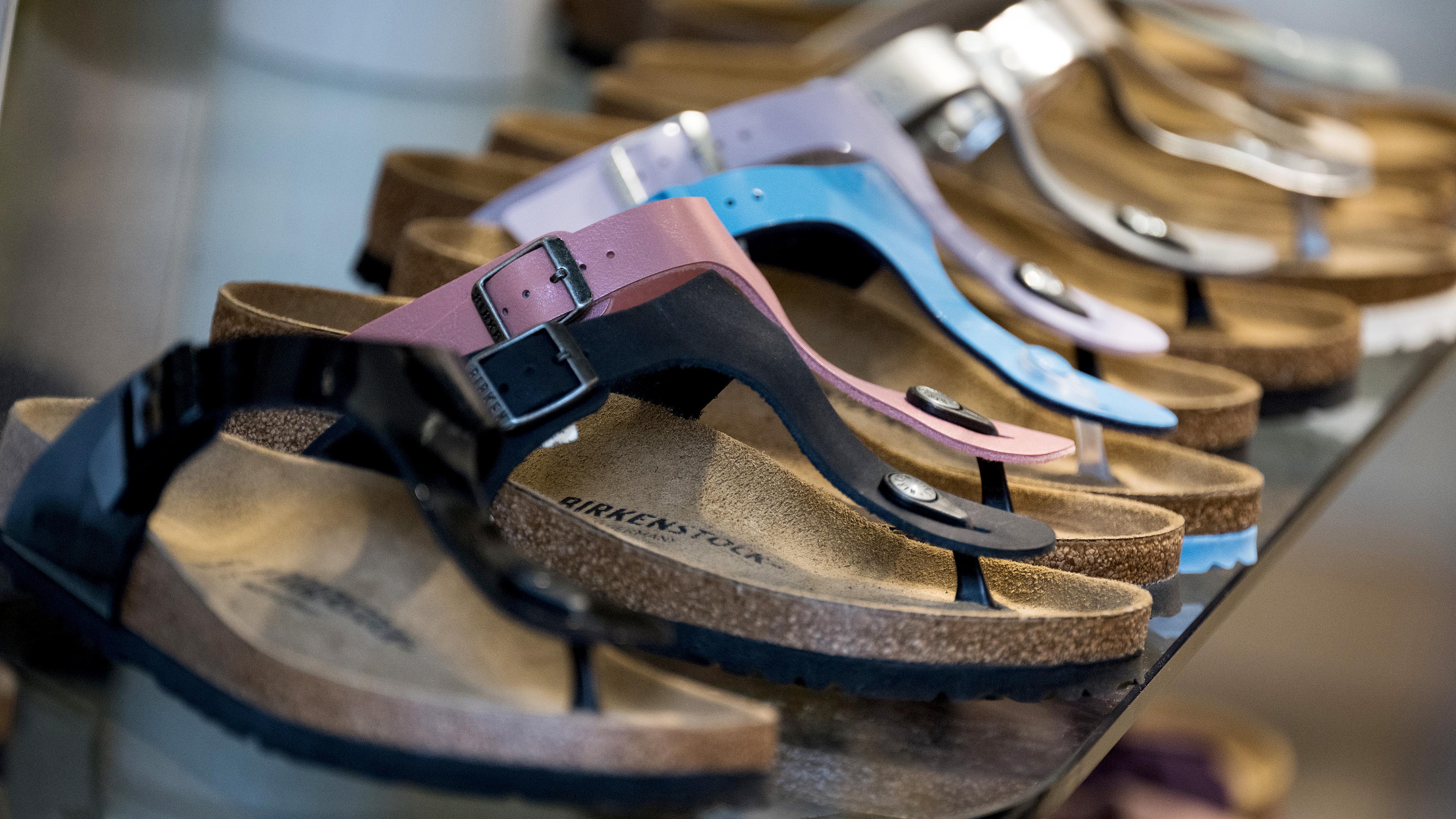 Schuhe der Marke Birkenstock
