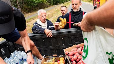 Versorgung der Feuerwehrleute