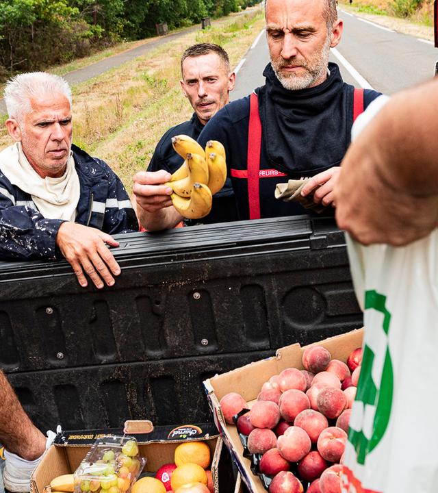 Versorgung der Feuerwehrleute