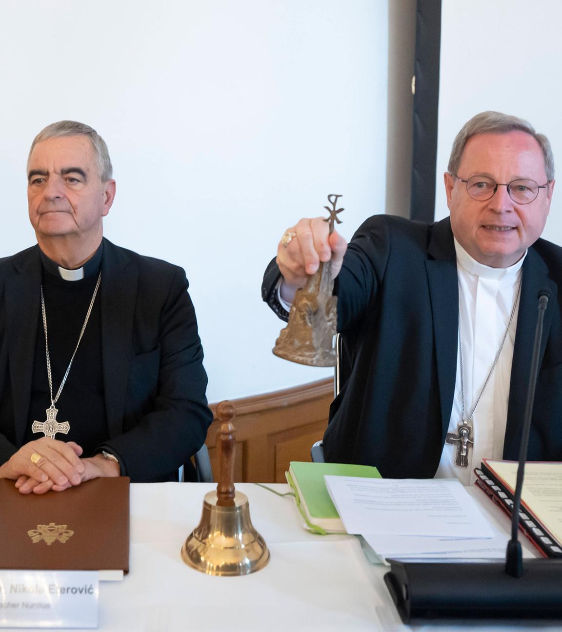 Eröffnung der Herbstvollversammlung der DBK am 22.09.2025 in Fulda mit Kardinal Woelki, Apostolischem Nuntius Eterovic und DBK-Vorsitzendem Bischof Baetzing.