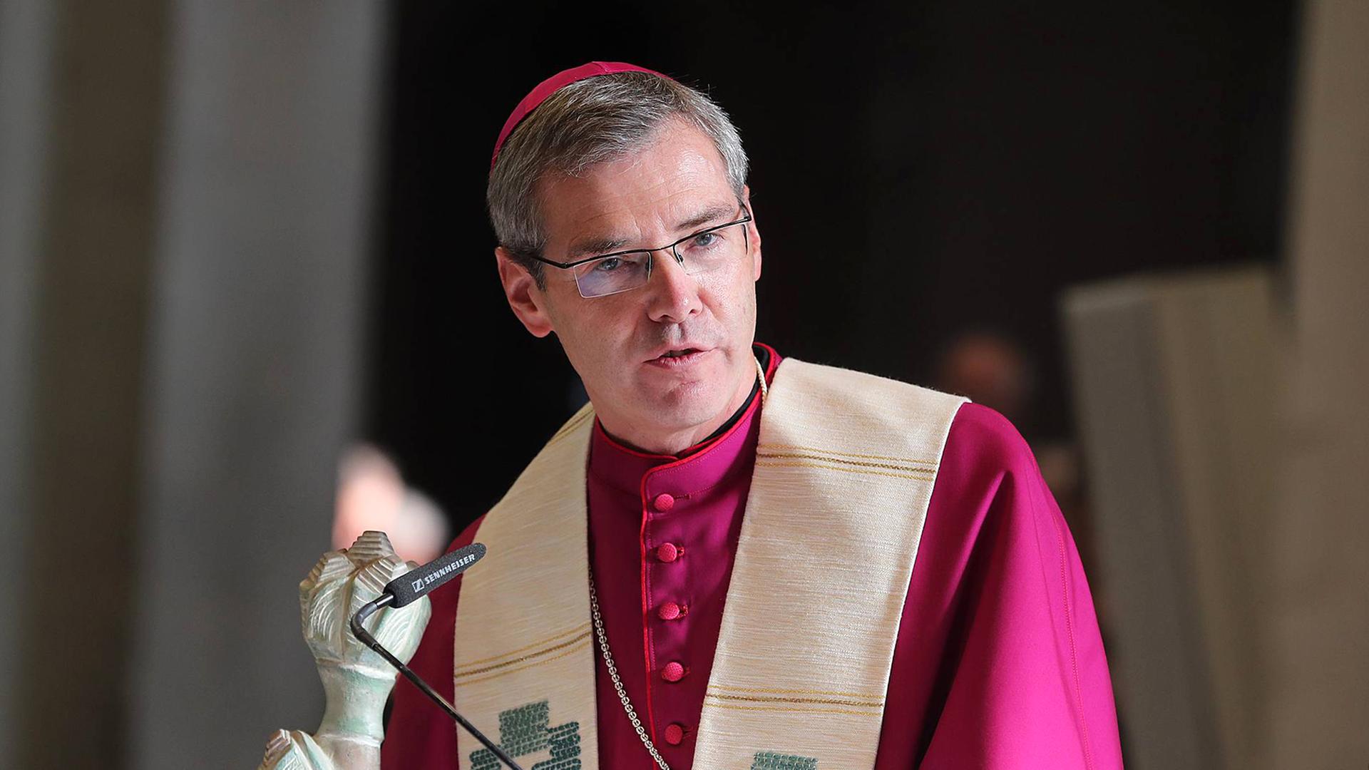 Bischof Heiner Wilmer (Archivfoto)