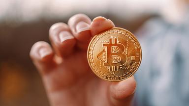 Ein Bitcoin ist auf einem Bild zu sehen