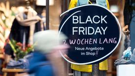 Una tienda que anuncia ofertas del Black Friday, tomada el 17 de noviembre de 2021