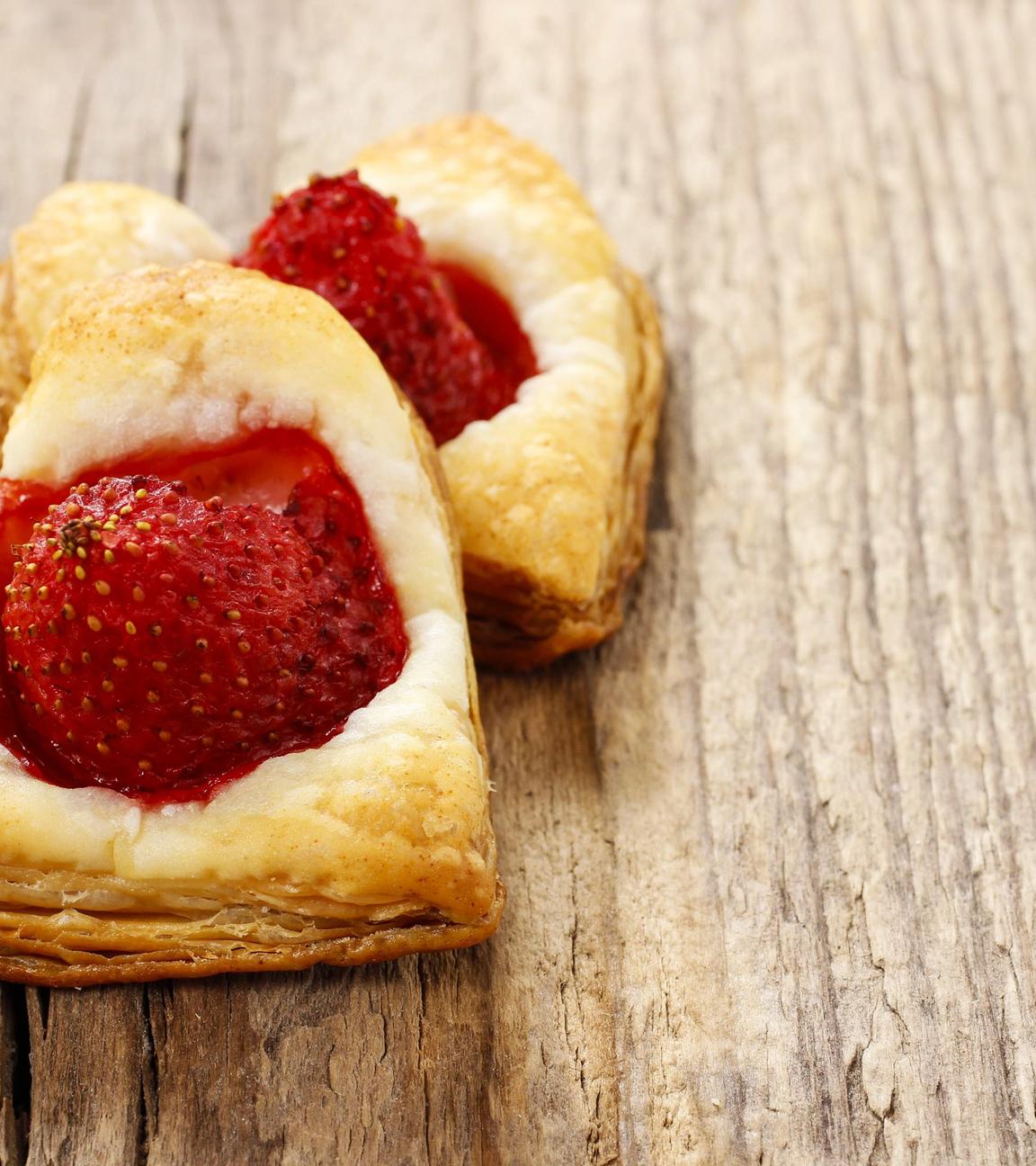 Blätterteigherzen mit Obstfüllung