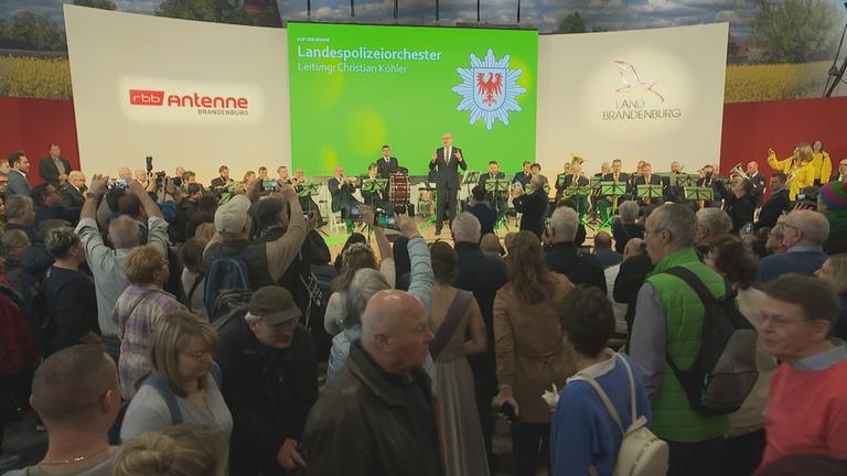 Auf dem Bild sieht man Herrn Dietmar Woidke bie Wahlveranstaltung.