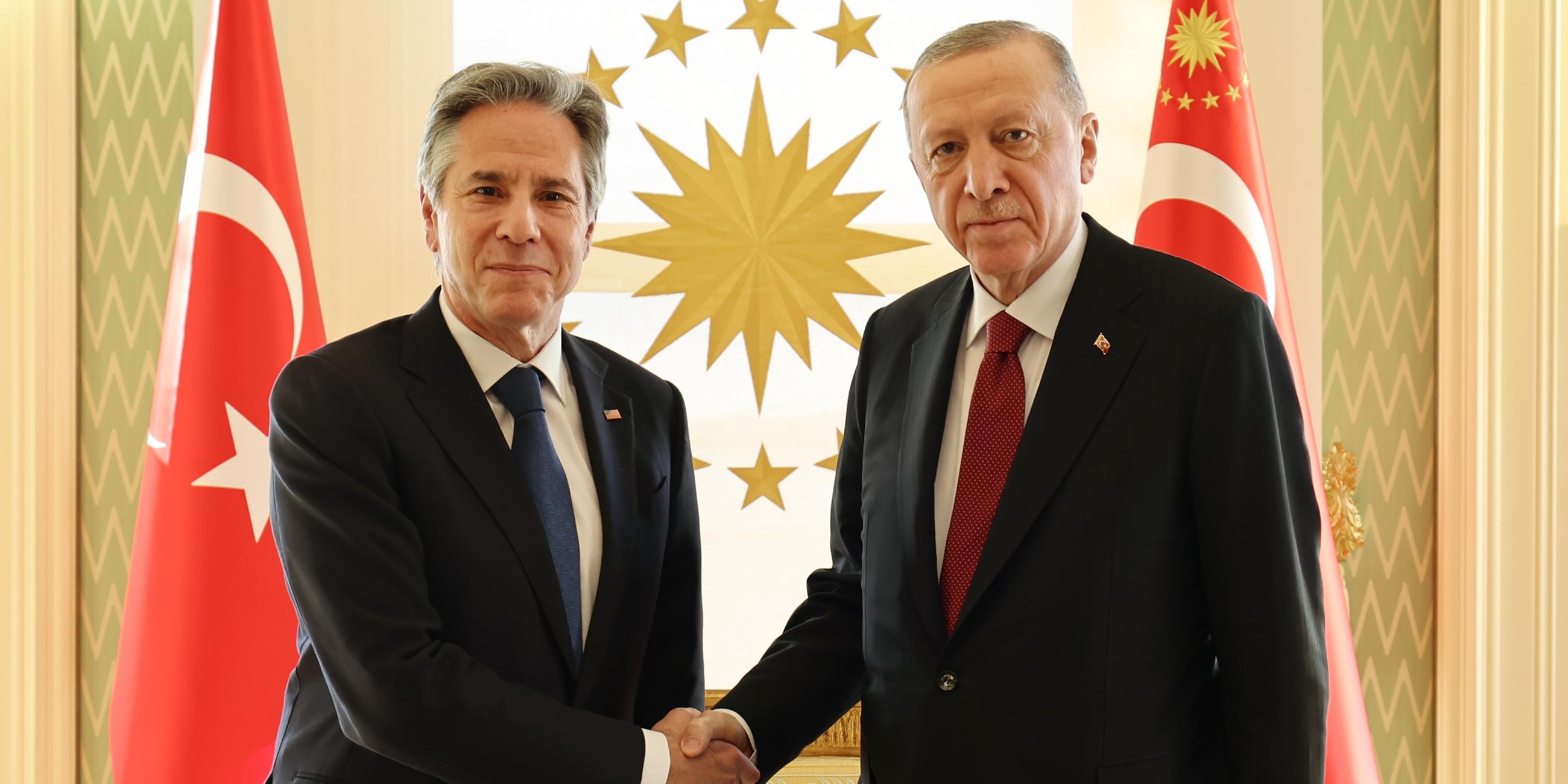 Blinken und Erdogan reichen sich die Hand