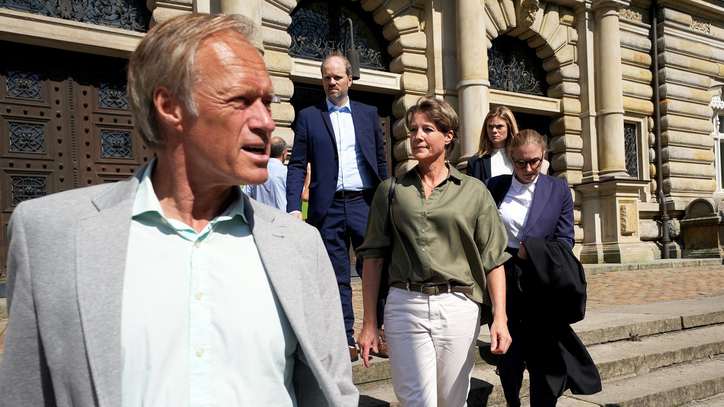 Christina Block vermutlich nach einem Gerichtsprozess