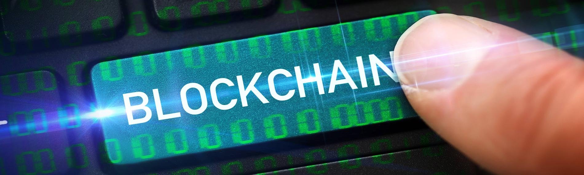 Computertaste mit der Aufschrift "Blockchain" 