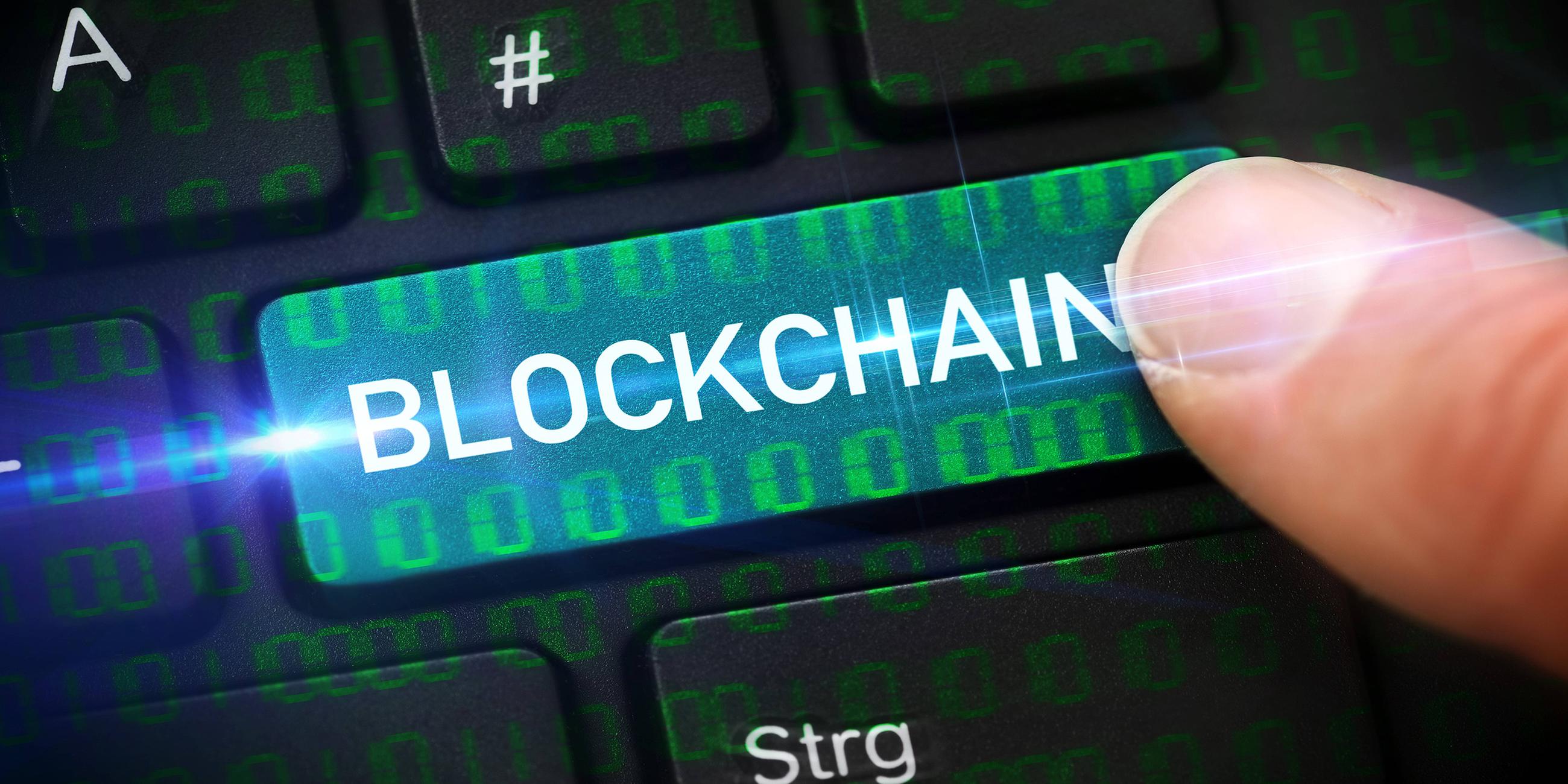 Computertaste mit der Aufschrift "Blockchain" 