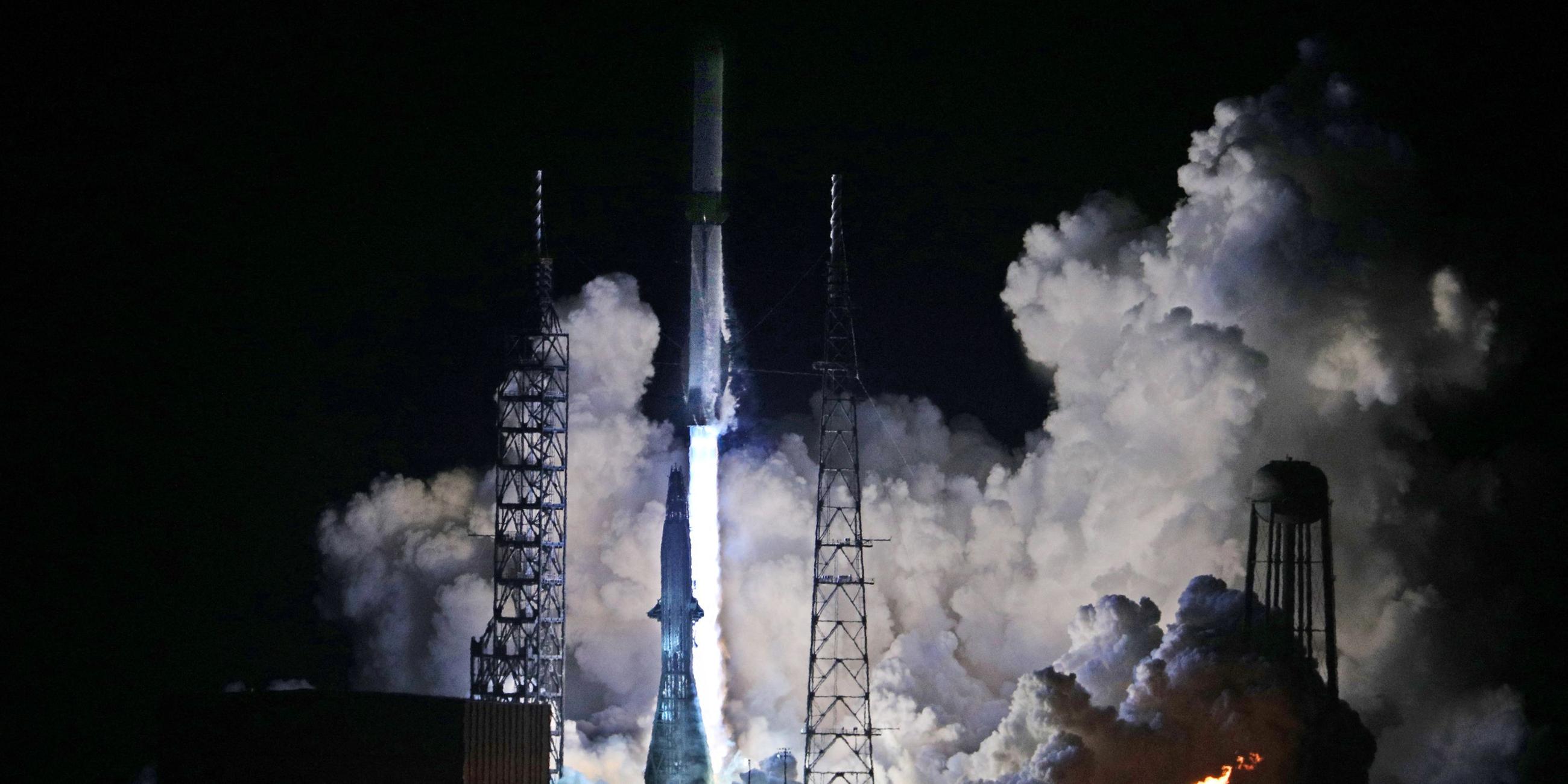 Die neue Rakete von Jeff Bezos startet in Cape Canaveral.