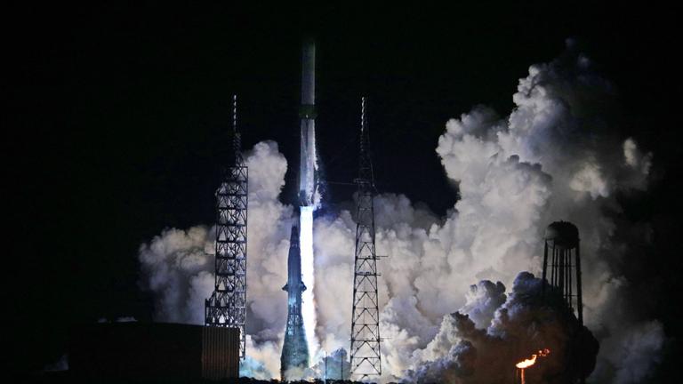 Die neue Rakete von Jeff Bezos startet in Cape Canaveral.