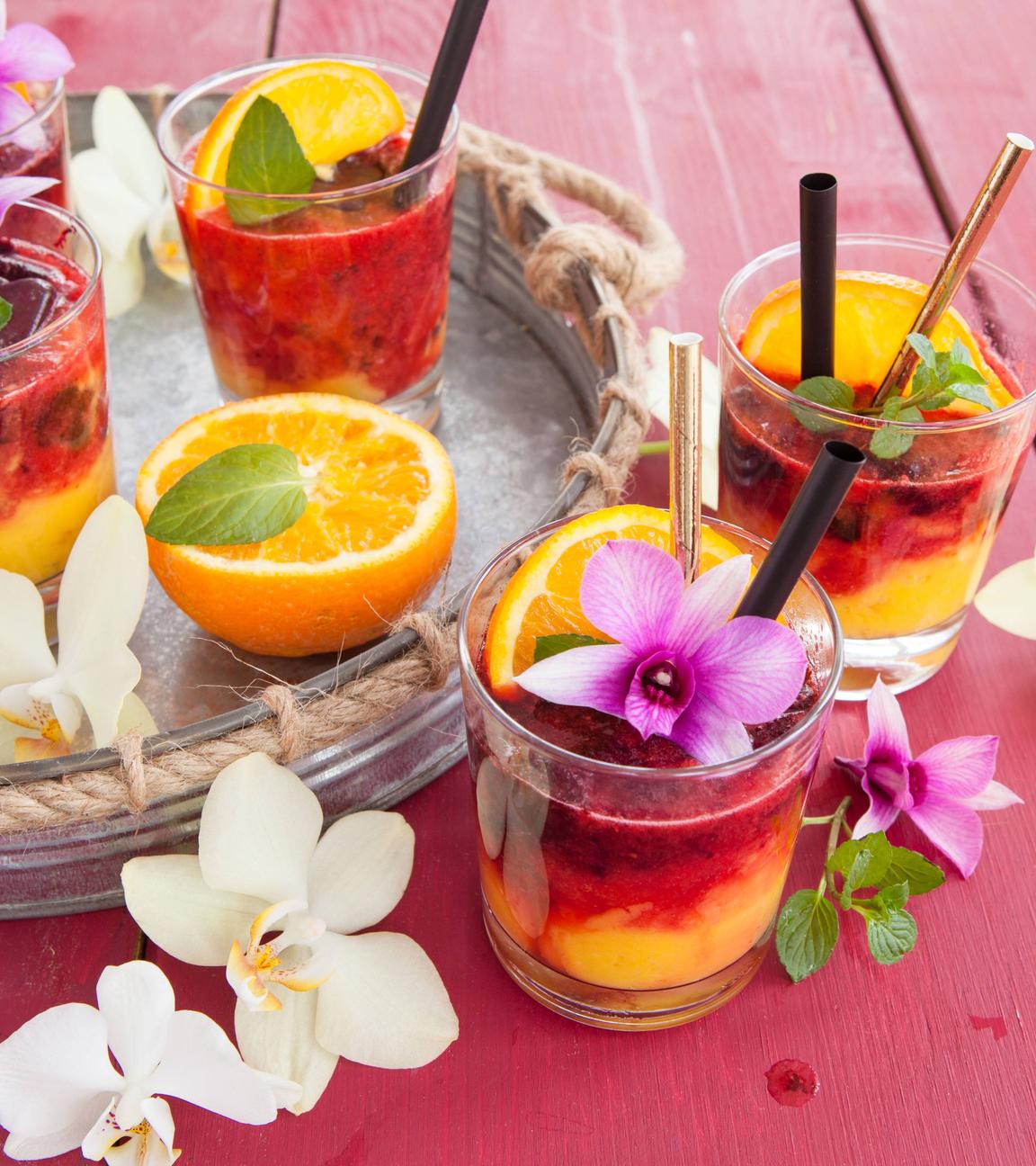 Cocktails mit Blüten