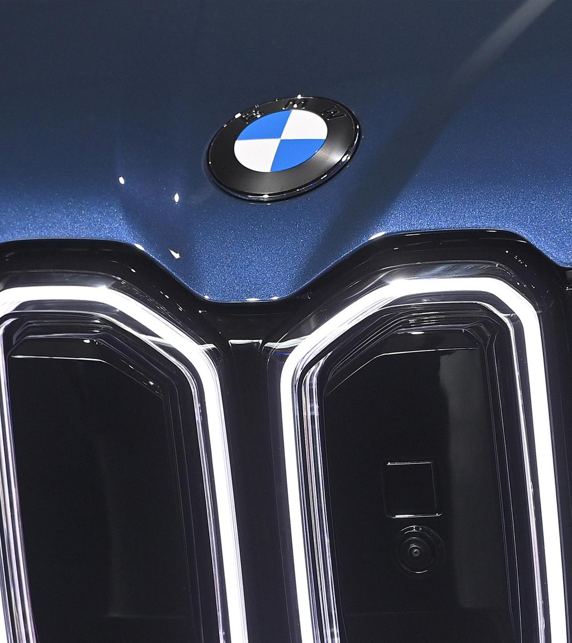 Motorhaube eines BMW.