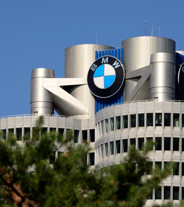 BMW Firmenlogo auf dem BMW-Turm