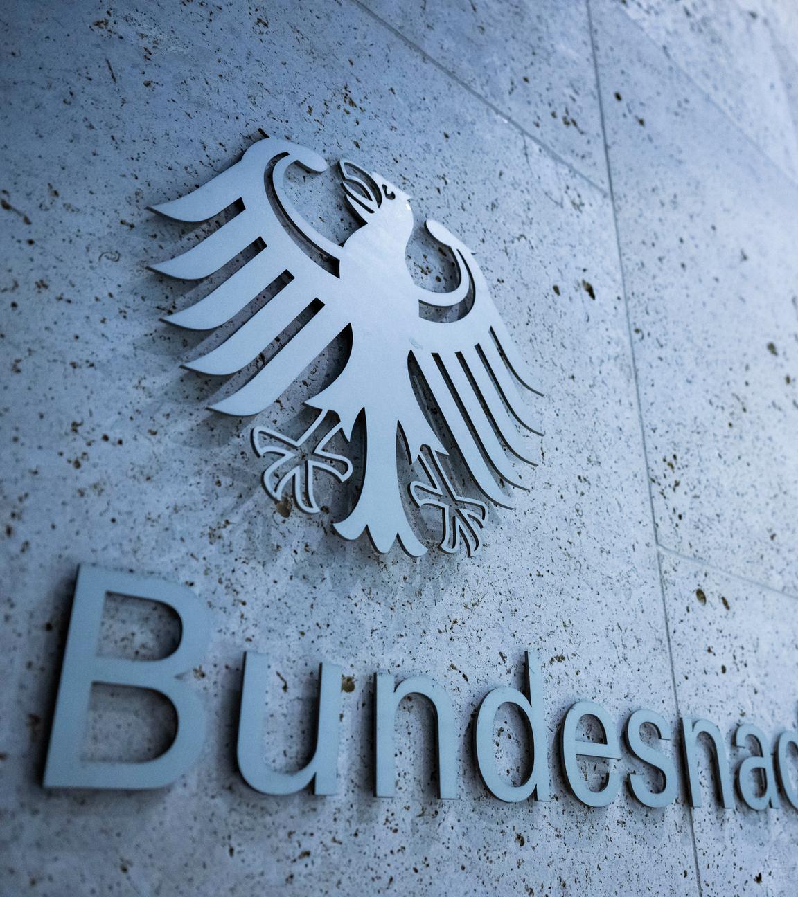 Schriftzug "Bundesnachrichtendienst" am Eingang der BND-Zentrale