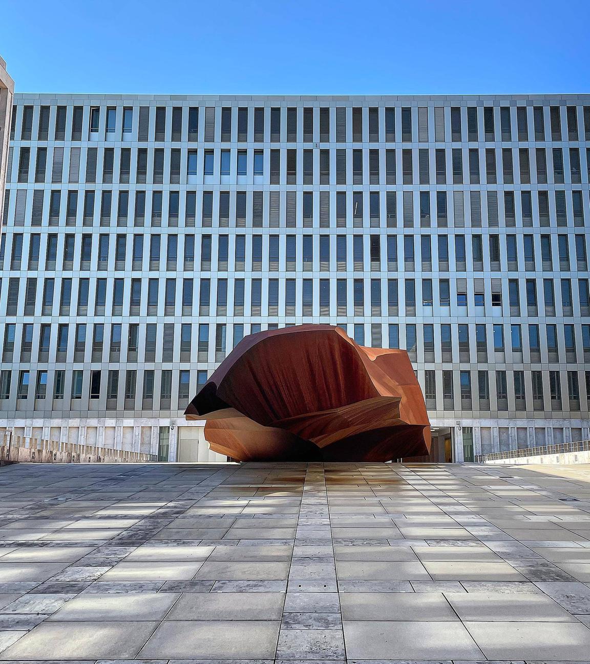 Symbolbild: Blick in den Innenhof des BND in Berlin