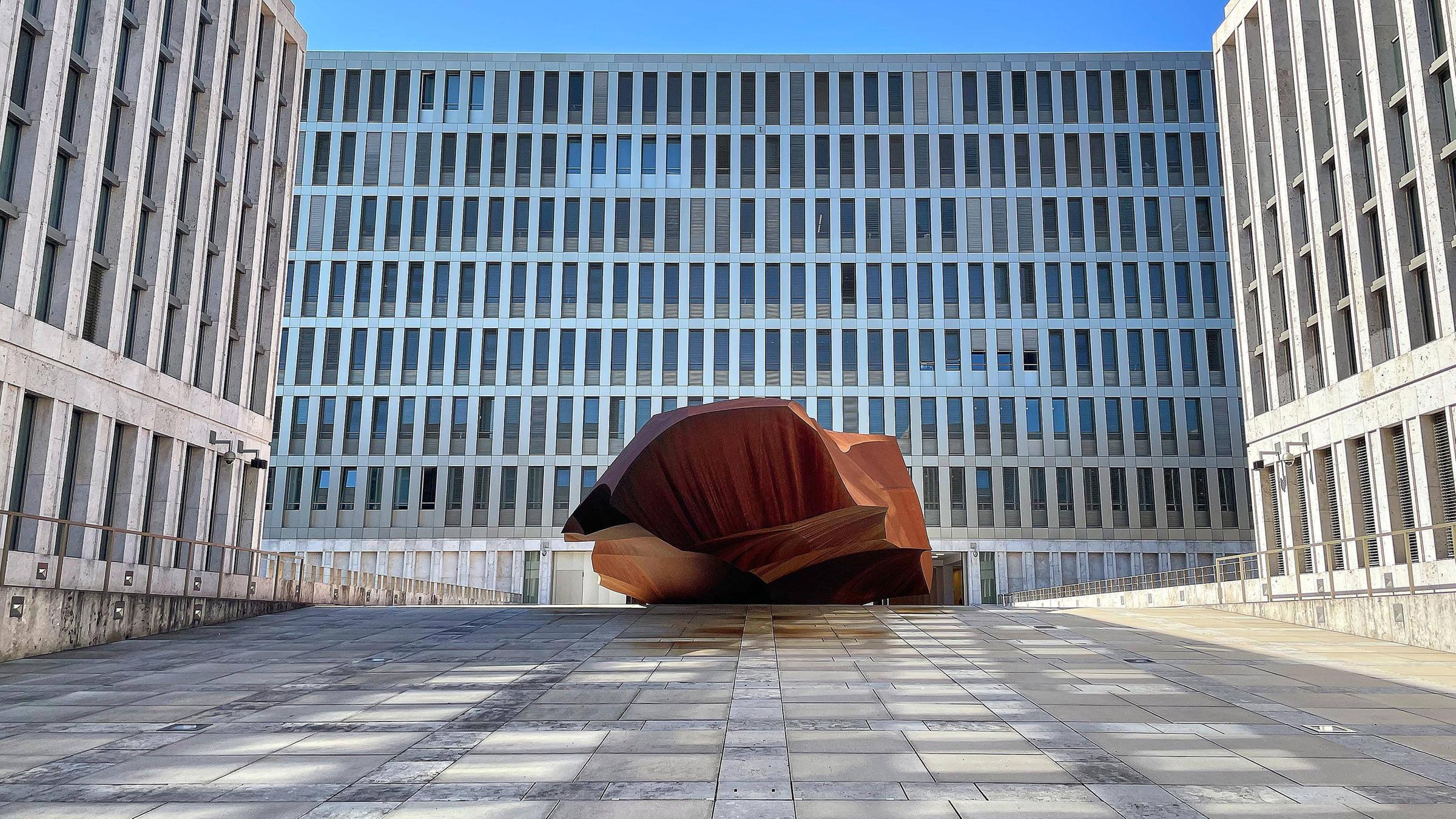 Symbolbild: Blick in den Innenhof des BND in Berlin