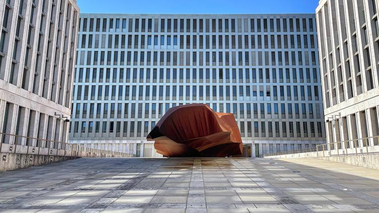 Symbolbild: Blick in den Innenhof des BND in Berlin