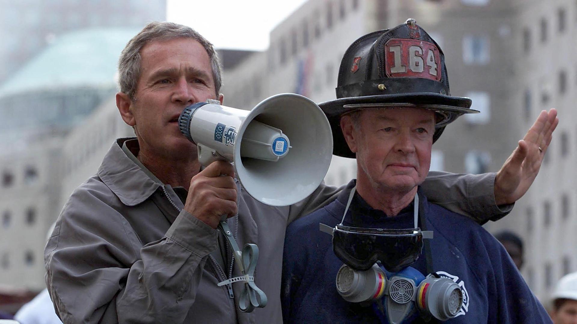 Bob Beckwith neben Präsident George W. Bush