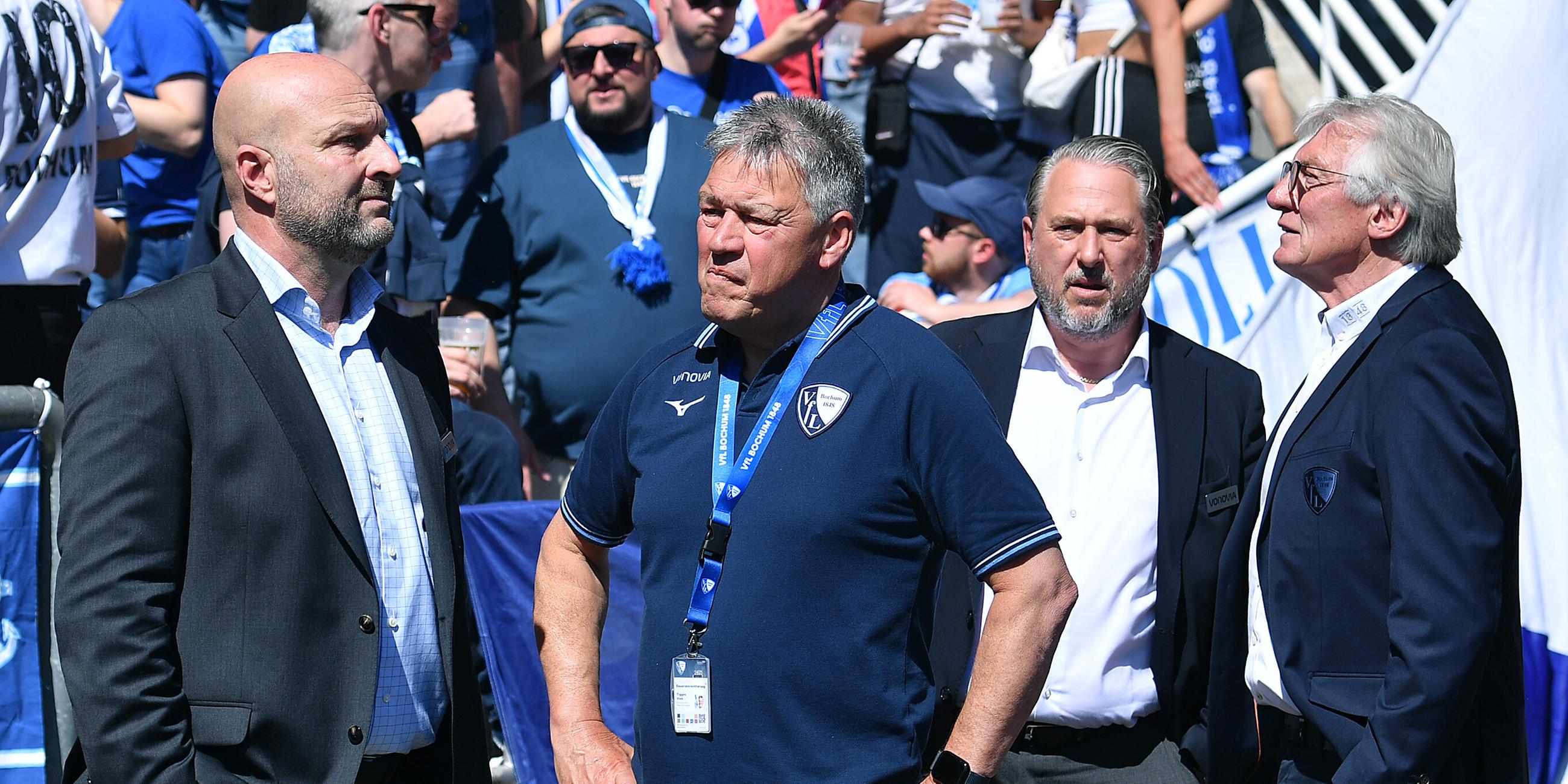 Bochums Verantwortliche beim Spiel gegen Mainz: v.l.n.r.: Dirk Dufner ( Geschäftsführer Sport ), Vorstandschef Uwe Tigges, Geschäftsführer Ilja Kaenzig, Präsidiumsmitglied Franz-Josef Jupp Tenhagen