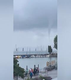 Eine Wasserhose über dem Bodensee.