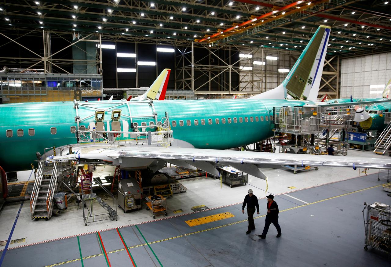 Arbeiter in der Werkshalle für das Passagierflugzeug Boeing 737 MAX in Renton. 