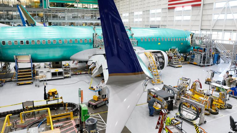 Boeing 737 in der Produktionshalle.
