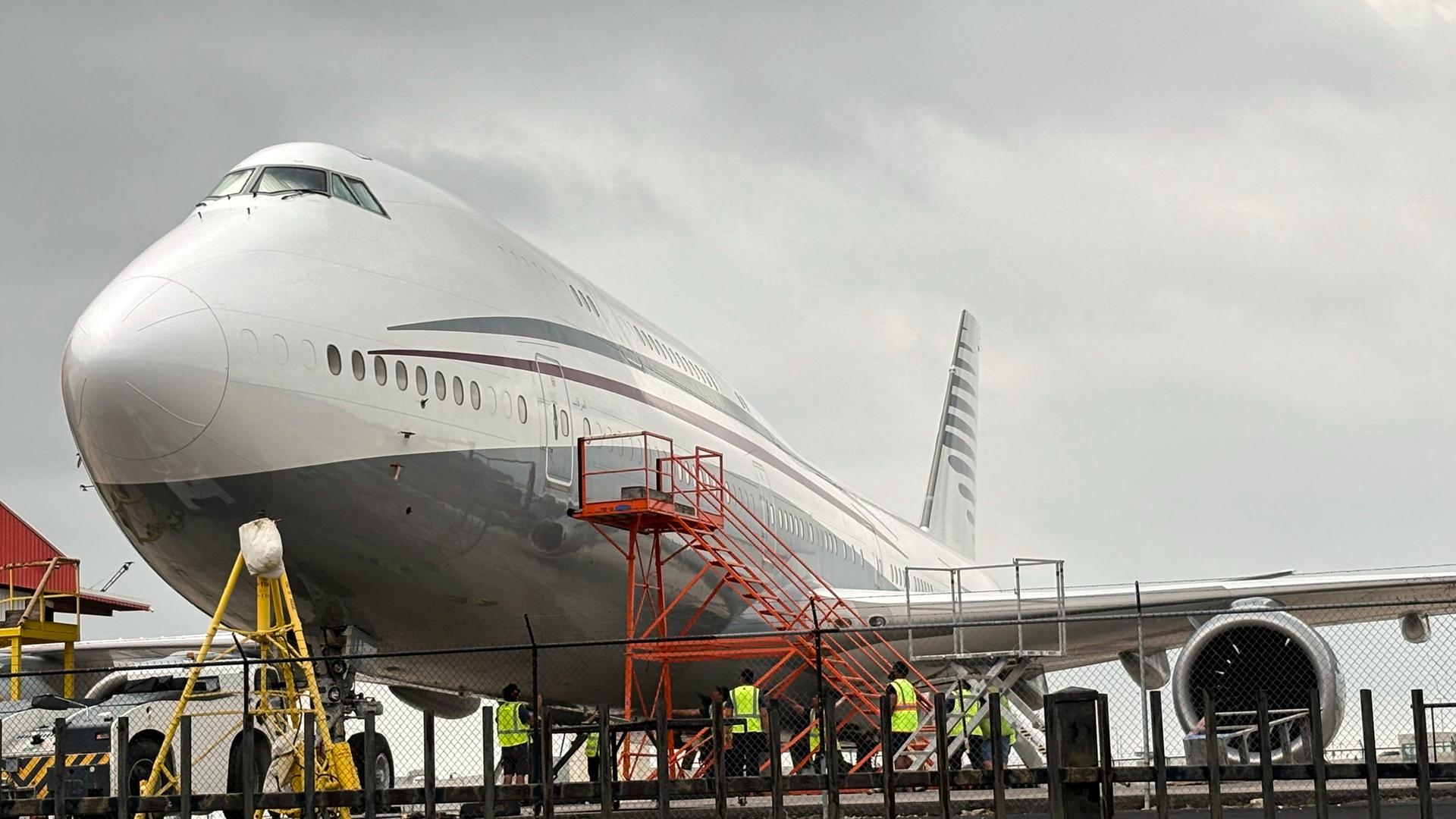 Eine Boeing 747 mit dem Farbschema der von der katarischen Königsfamilie verwendeten Flugzeuge 
