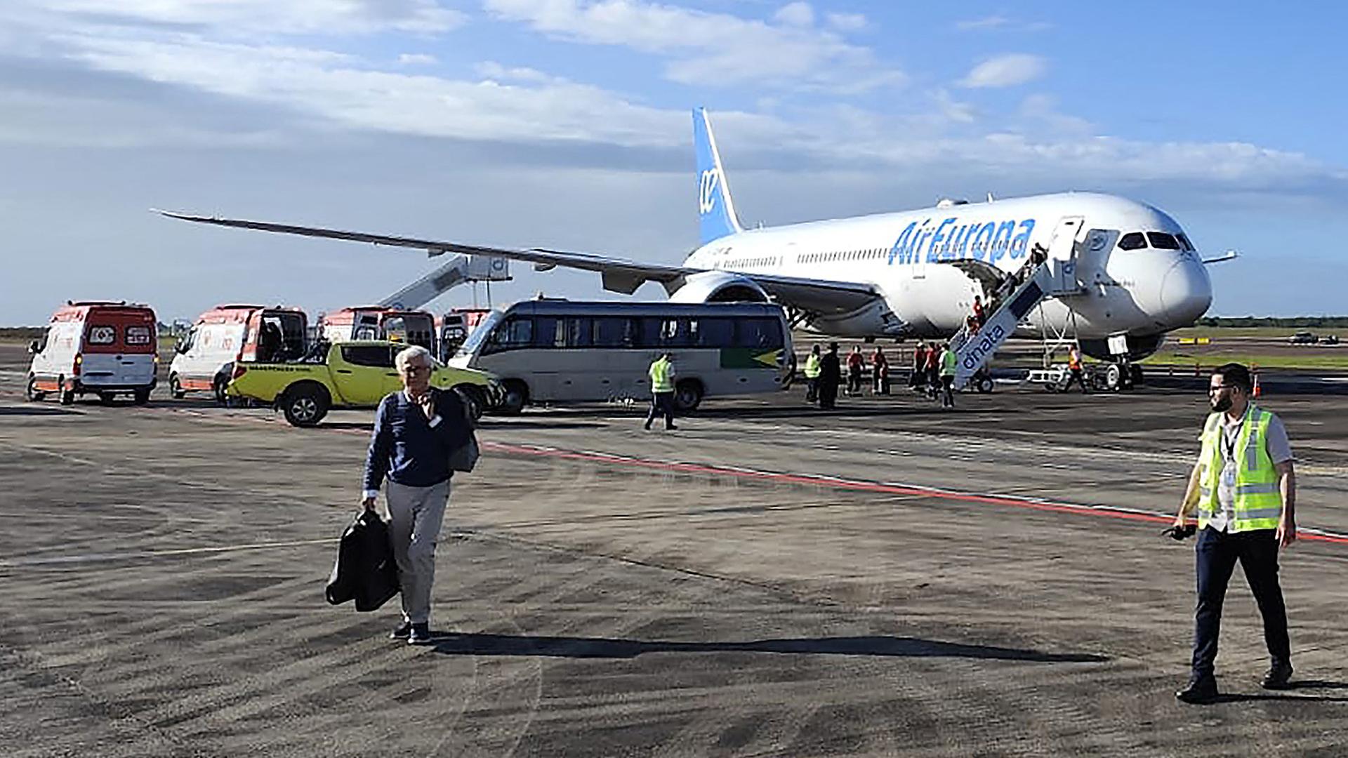 Boeing 787-9 Dreamliner von Air Europa steht am 01.07.2024 auf dem Rollfeld in Natal im Nordosten Brasiliens 