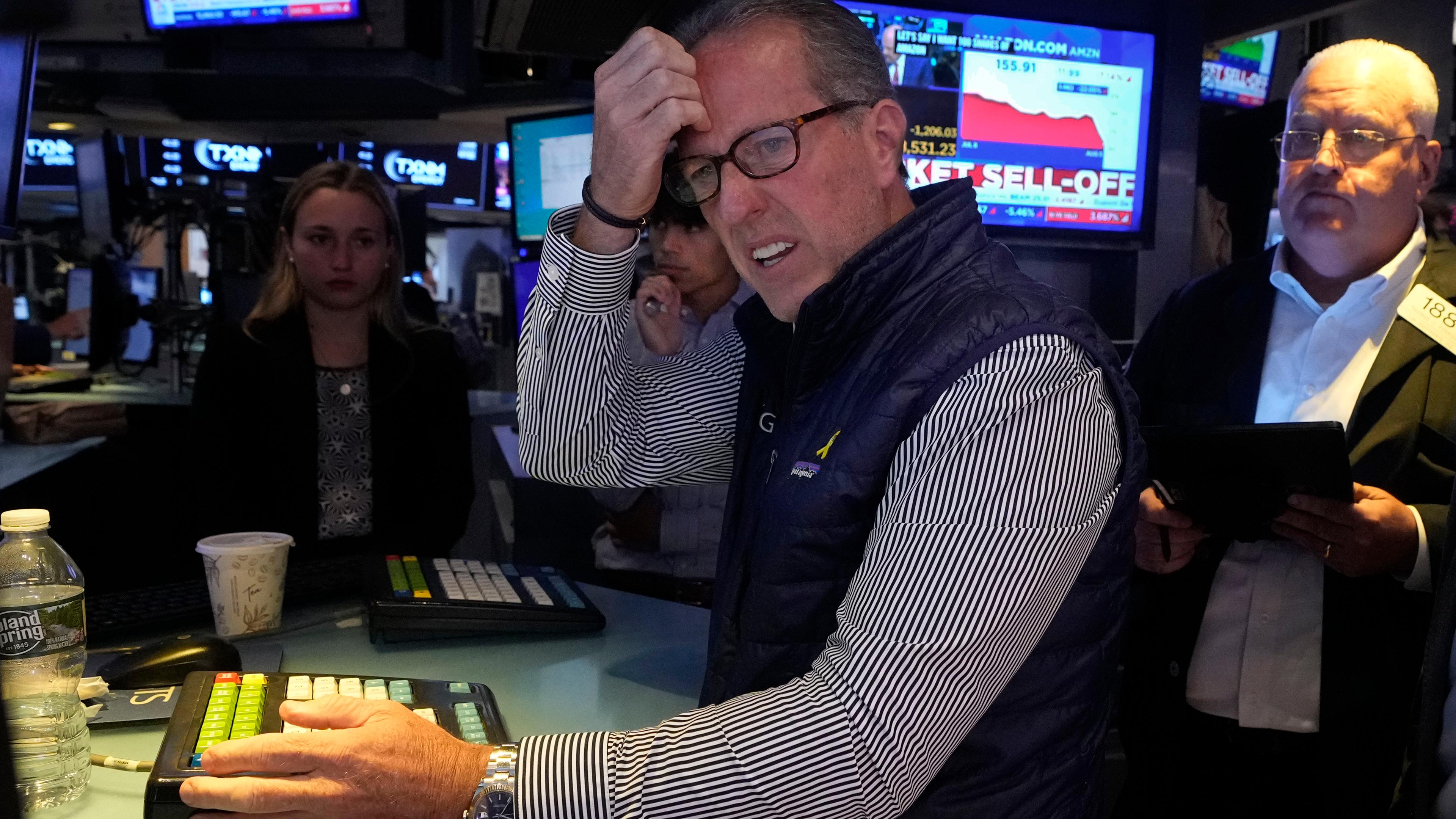 ew York: Glenn Carell, Spezialist an der New Yorker Börse, bei der Arbeit.