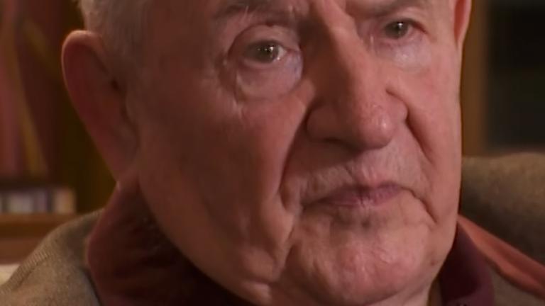 Zu sehen ist der 92 Jahre alte Auschwitz-Überlebende Bogdan Bartnikoswki. 