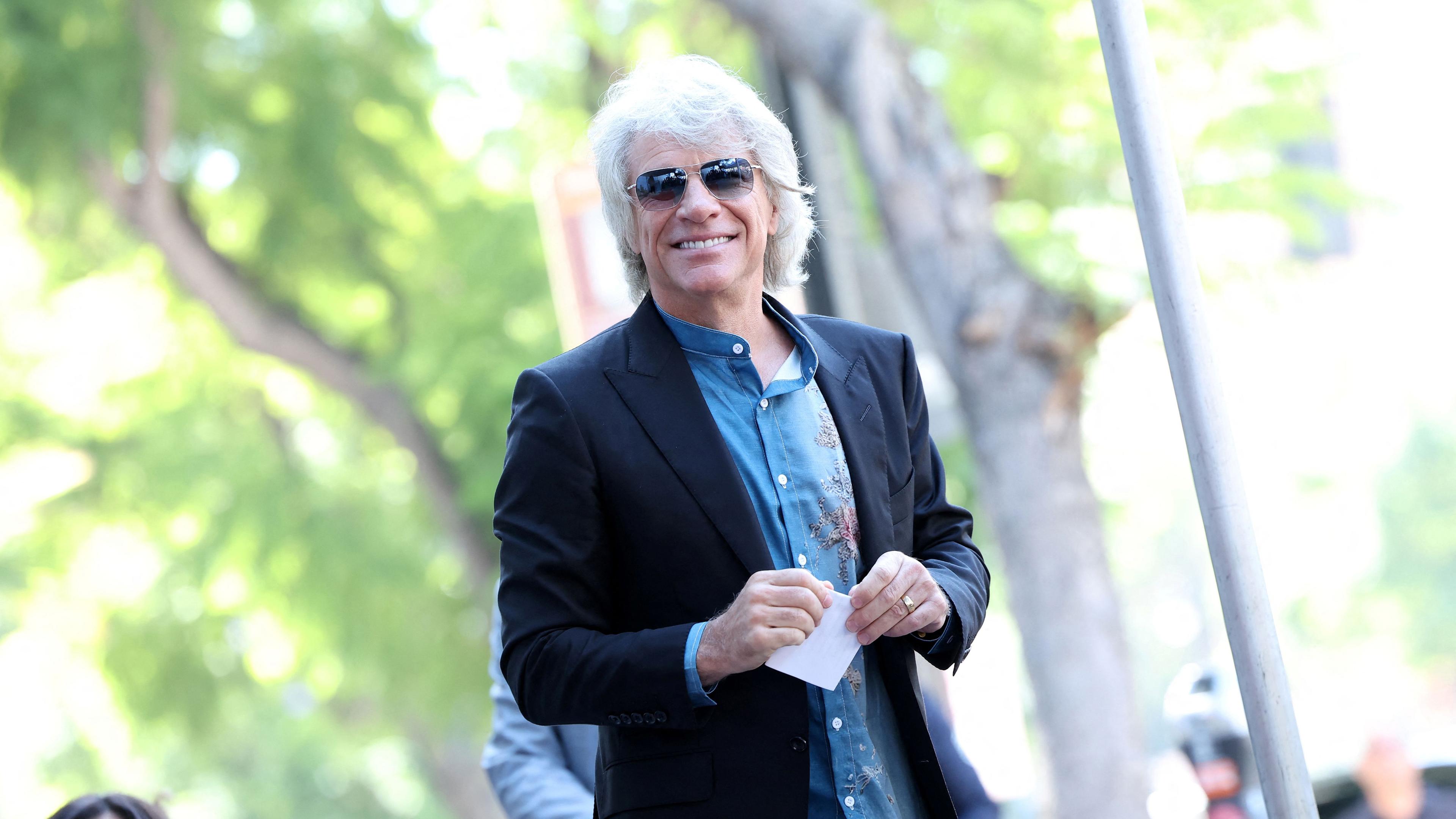 Jon Bon Jovi nach OP wieder auf Tour
