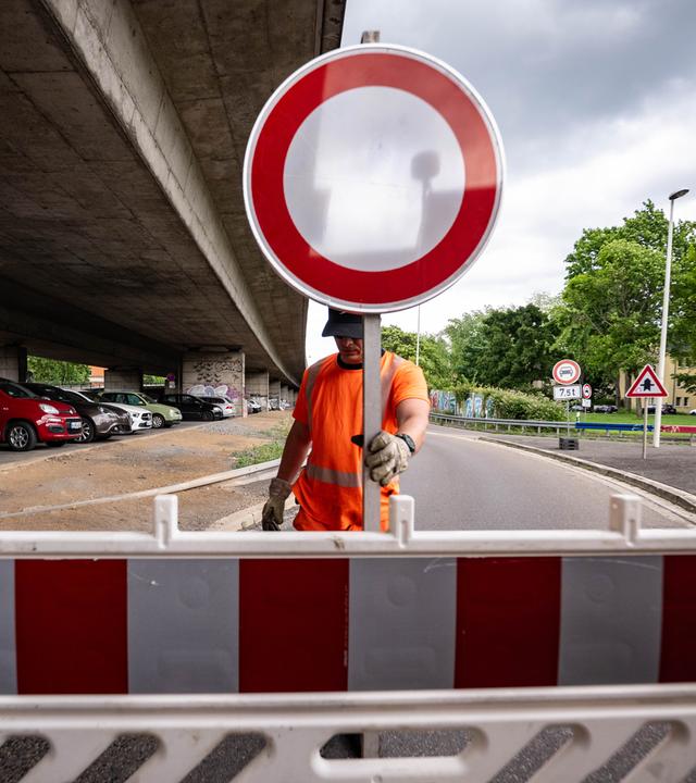 Die Friedrich-Ebert-Brücke (Rheinbrücke Nord), eine wichtige Ost-West-Autobahnbrücke, ist ab sofort dicht.