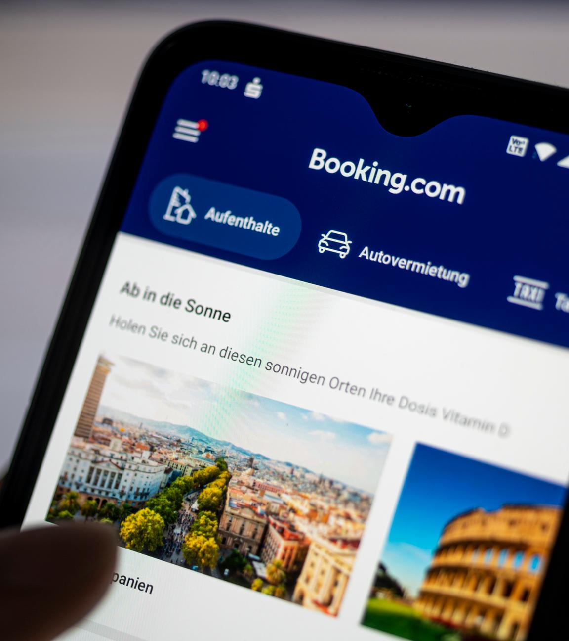 App von Booking.com auf einem Smartphone
