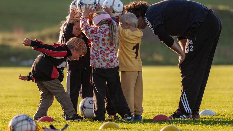 Fussballtraining für Kinder Nachwuchsförderung im Fußballverein.
