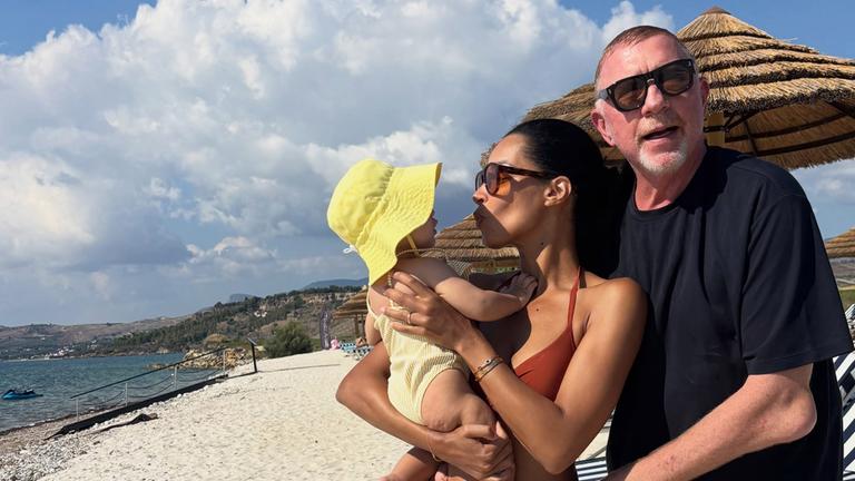 Boris Becker ist gemeinsam mit seiner Ehefrau Lillian und Baby Zoë während eines Urlaubs auf Sizilien zu sehen.