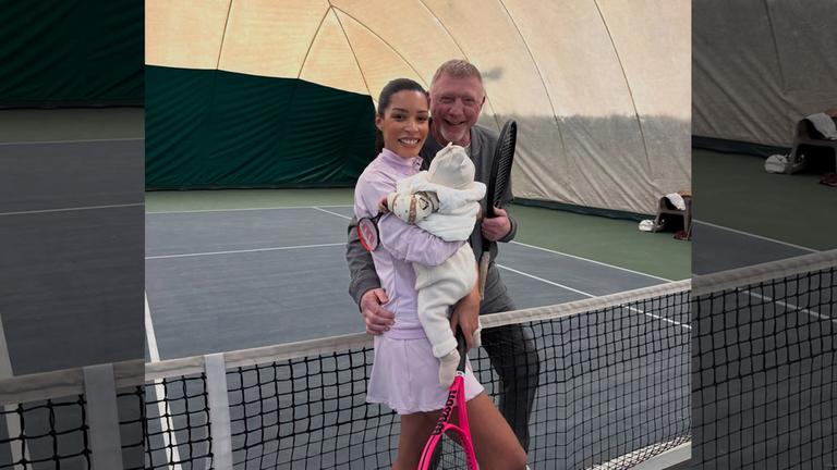 Boris Becker mit Frau und Tochter auf dem Tennisplatz.