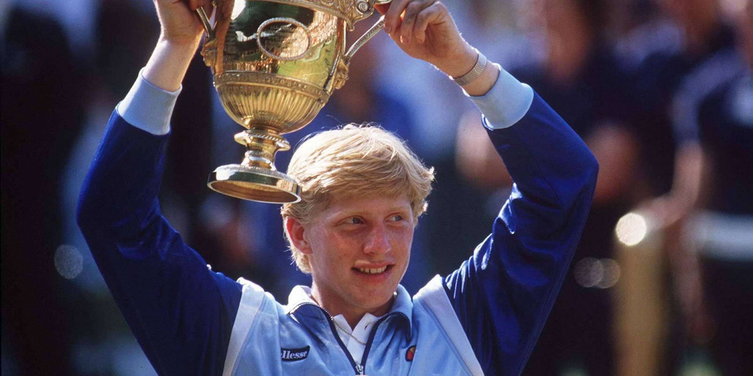 Boris Becker jubelt zum Sieg beim Wimbledon Finale 1985.