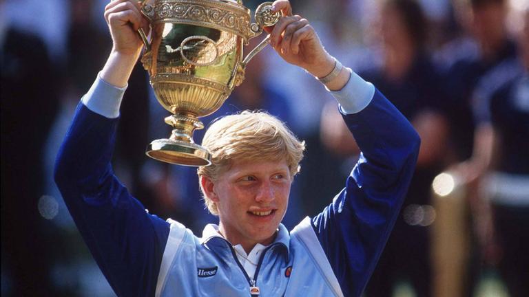 Boris Becker jubelt zum Sieg beim Wimbledon Finale 1985.