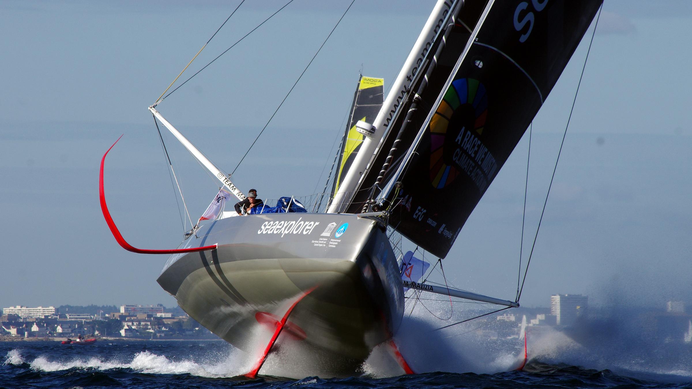Die Seaexplorer bei voller Fahrt.