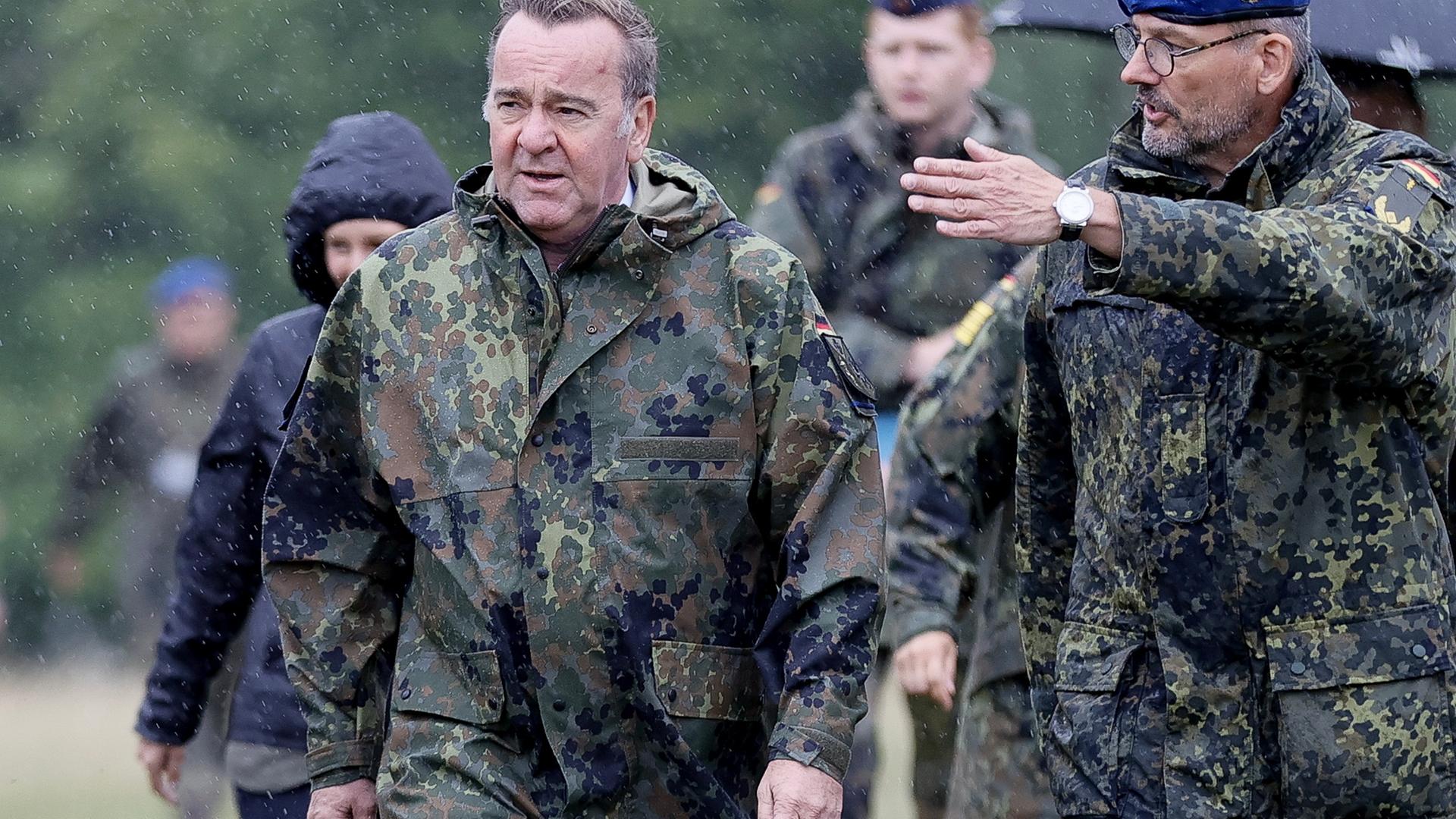 Boris Pistorius bei seinem Besuch des Sanitätsdienstes der Bundeswehr am 01.08.2023.