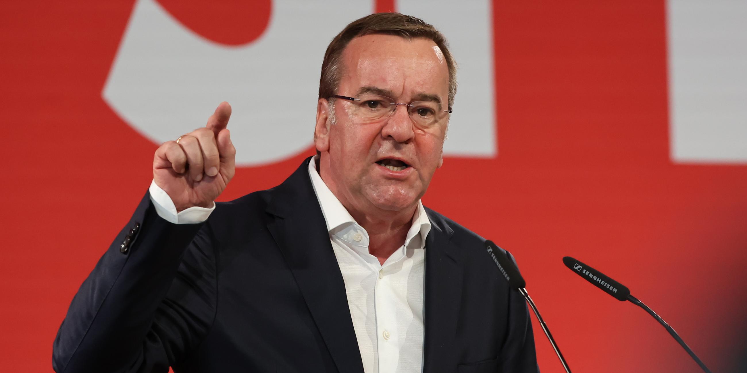 Boris Pistorius spricht auf der Landesdelegiertenkonferenz der SPD am 13.04.2024.