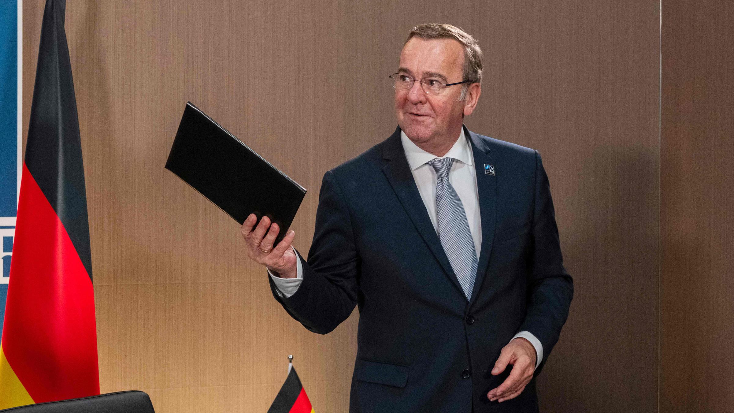 Boris Pistorius am 11. Juli 2024 am Rande des NATO-Gipfels am 11.07.2024.