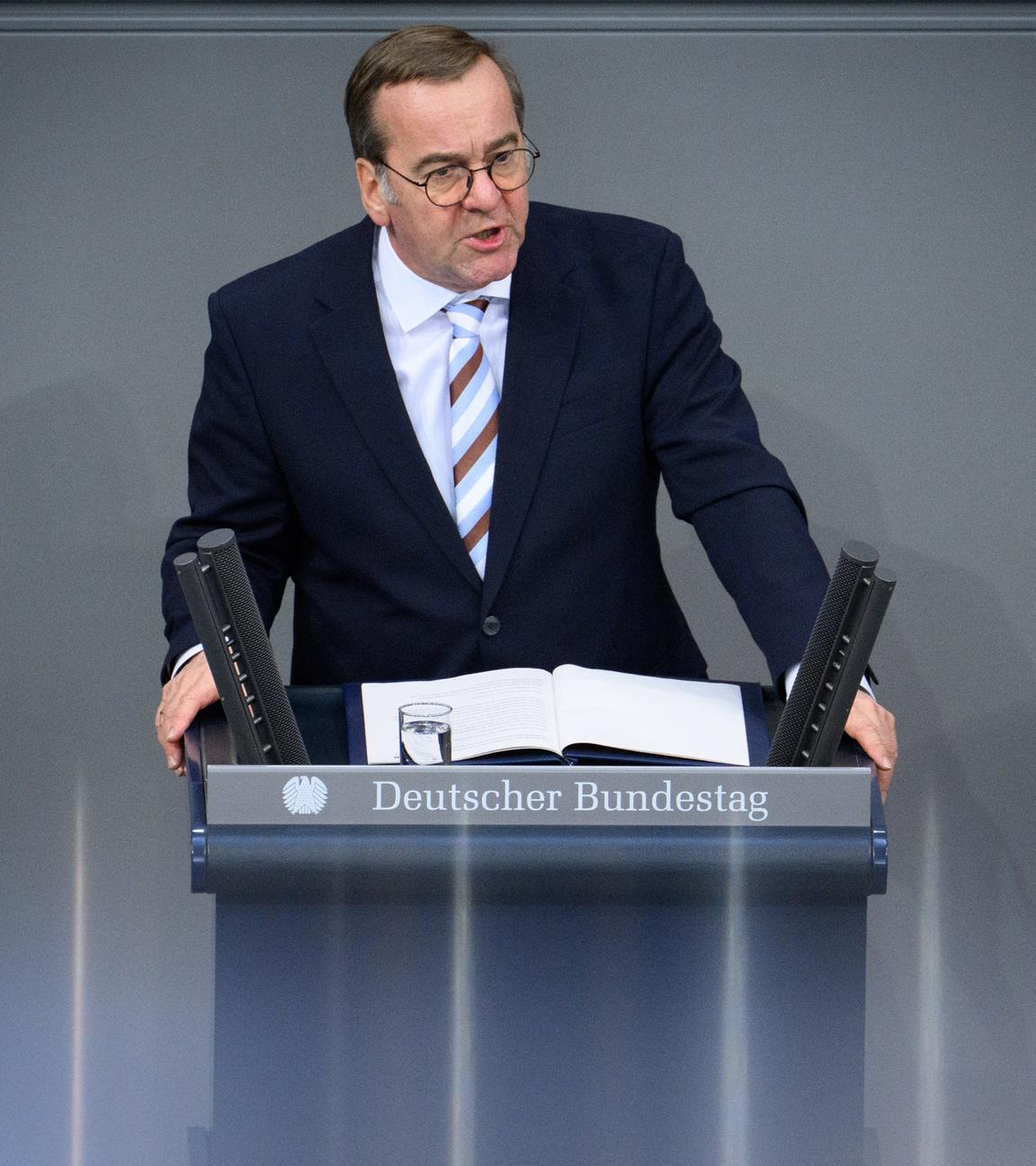 Boris Pistorius (SPD), Bundesminister der Verteidigung, spricht in der 54. Plenarsitzung der 21. Legislaturperiode im Deutschen Bundestag in Berlin am 16.01.2026.