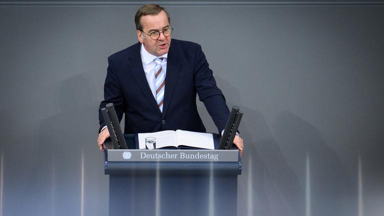 Boris Pistorius (SPD), Bundesminister der Verteidigung, spricht in der 54. Plenarsitzung der 21. Legislaturperiode im Deutschen Bundestag in Berlin am 16.01.2026.