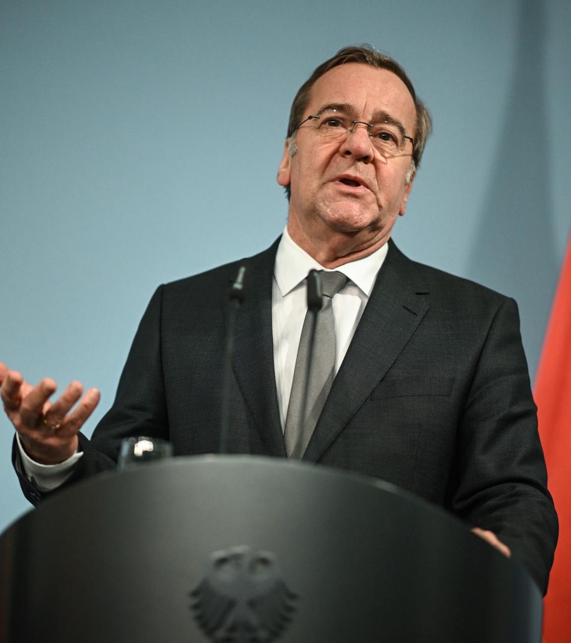 Bundesminister der Verteidigung Boris Pistorius spricht bei einem Pressestatement.