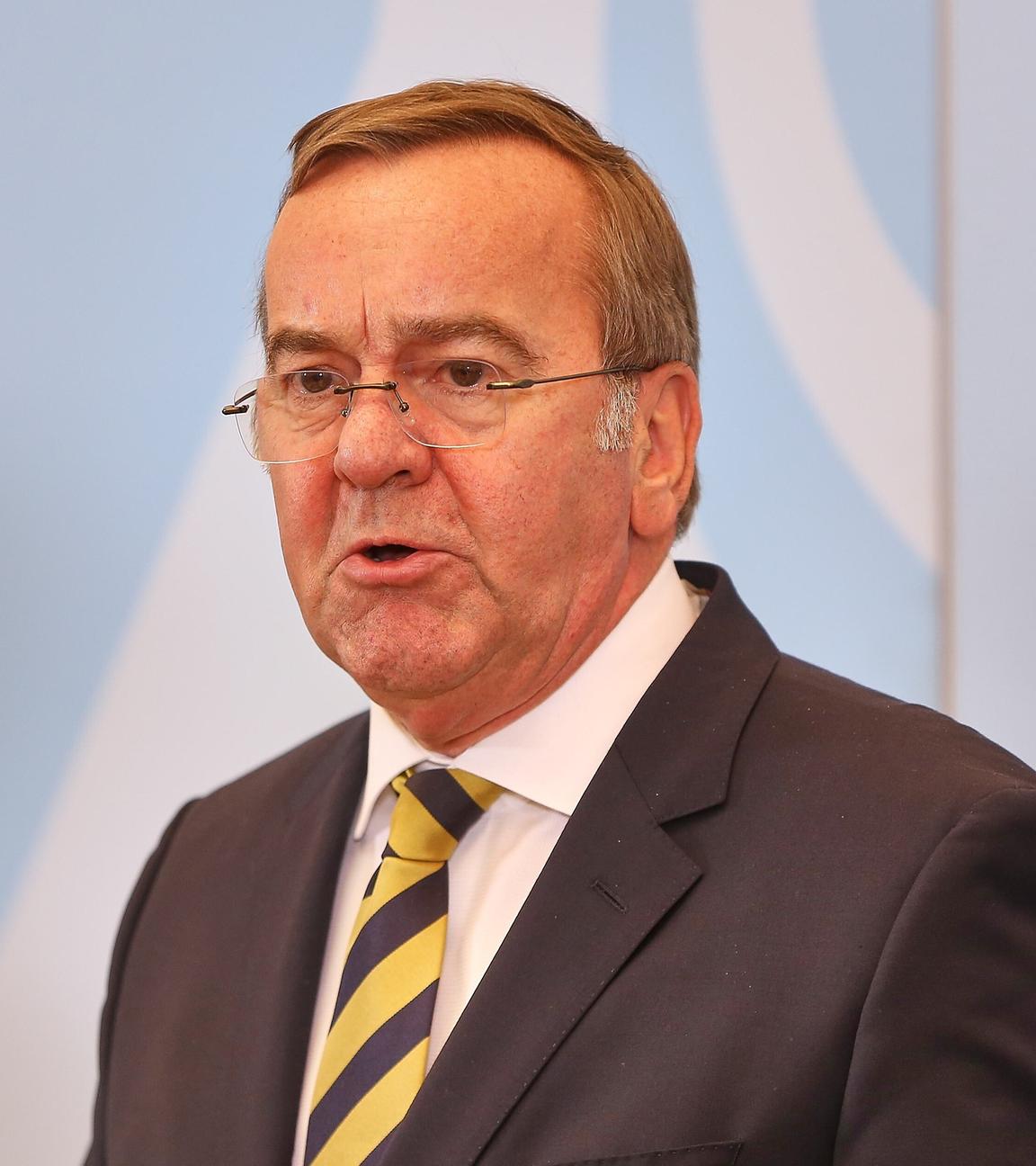 Bundesminister der Verteidigung Boris Pistorius bei einer Pressekonferenz.