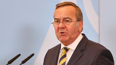 Bundesminister der Verteidigung Boris Pistorius bei einer Pressekonferenz.